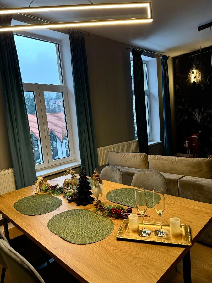 פרדיאל Lv Luxury Apart - One Minute Away From Train Station מראה חיצוני תמונה